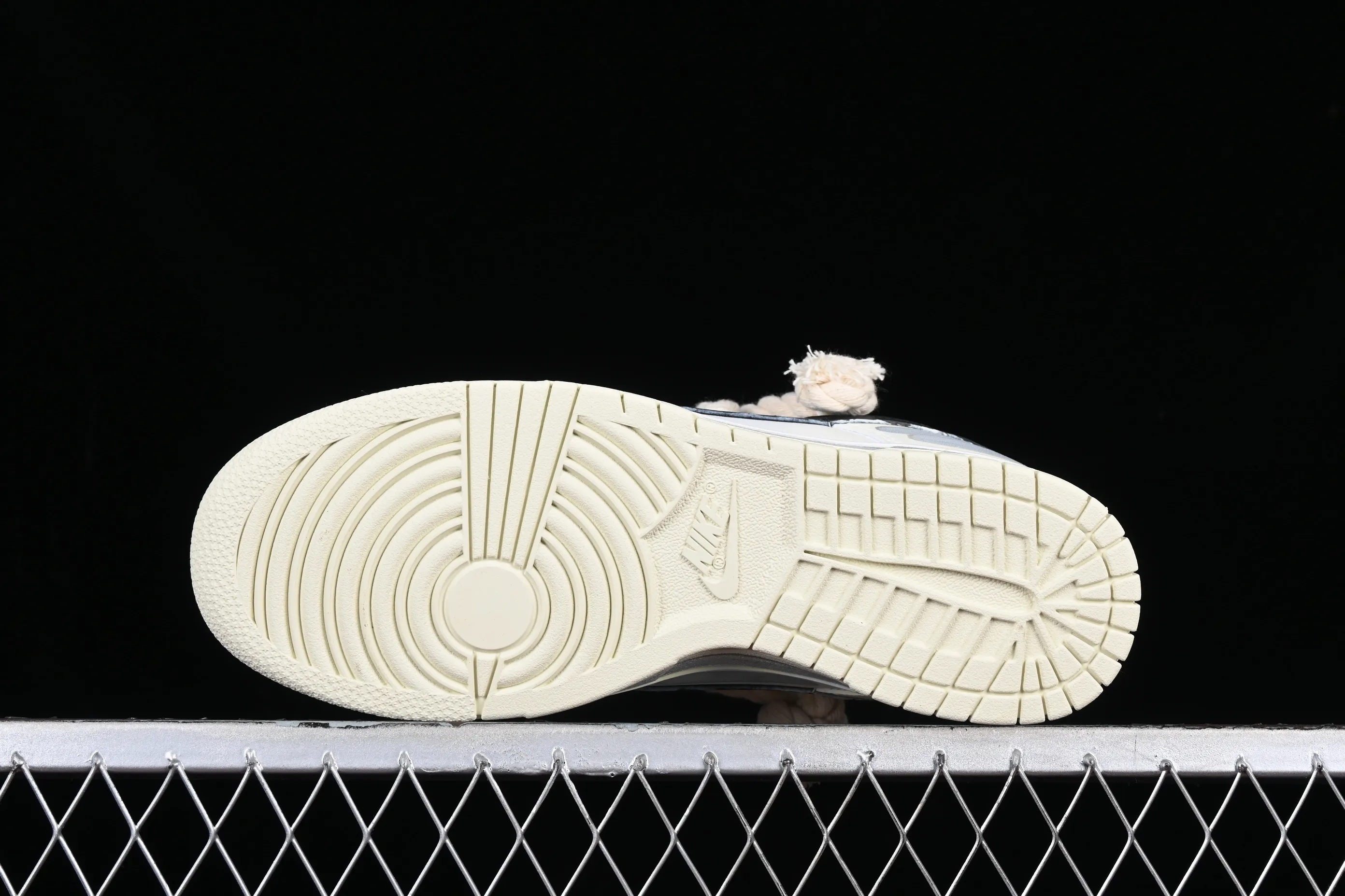 All Categories Nk SB Dunk Series Nk SB Dunk Low Low-top sneakers J version Nk Dunk SB Low Retro High-end customization Desert theme SB low-top sports and leisure sneakers DD1503-121